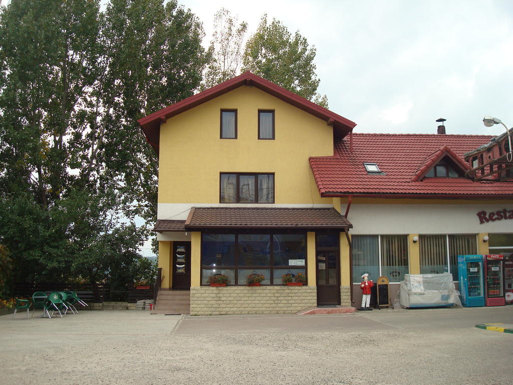 Pensiunea Marc Suceava Luaran gambar